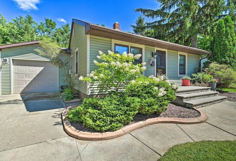 Modern Home W/ Backyard, 1 Mi To Dtwn Sturgeon Bay