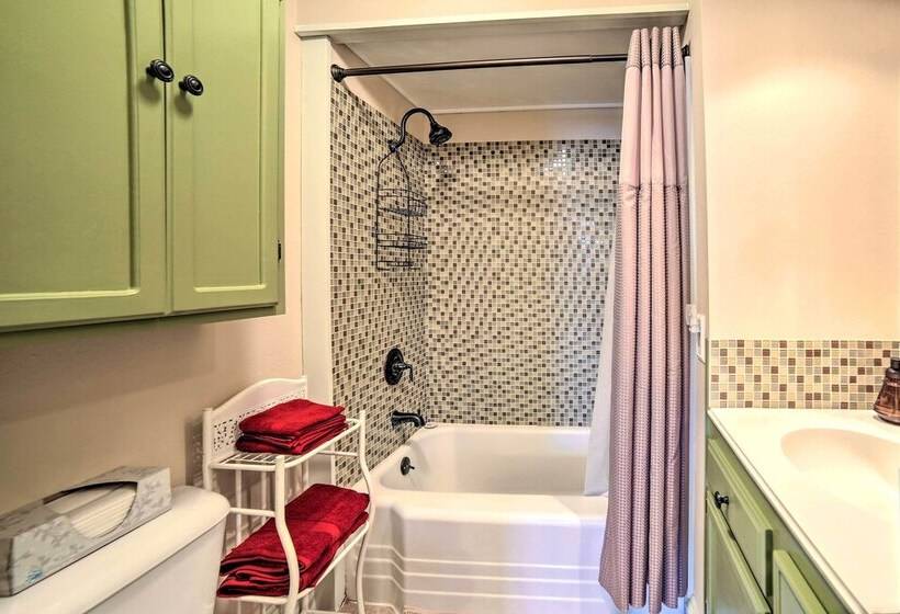 Modern Home W/ Backyard, 1 Mi To Dtwn Sturgeon Bay