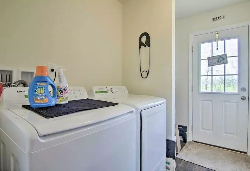 Ocean View Escape ~ 4 Miles To Bethany Beach!