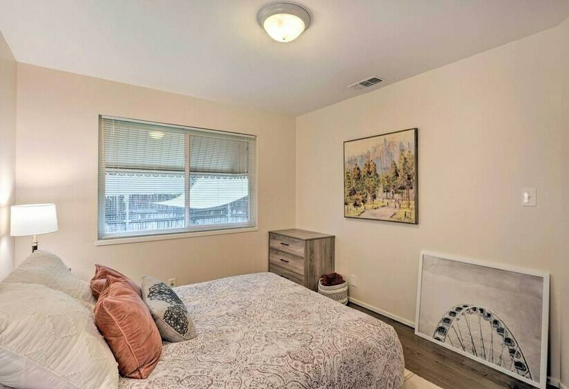 Petfriendly Sacramento Home Near Downtown!