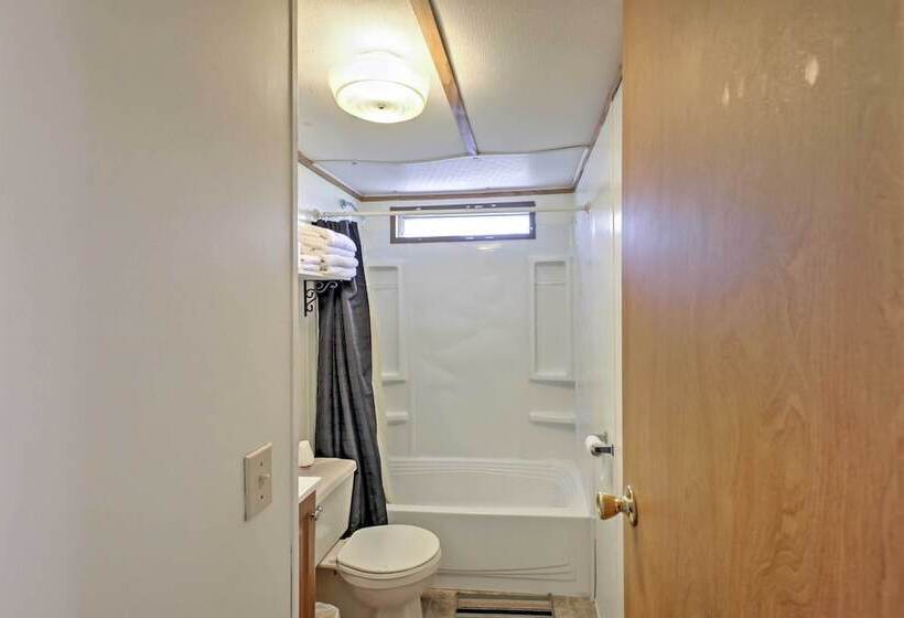 Quaint Silver Springs Cabin W/ Direct Lake Access!