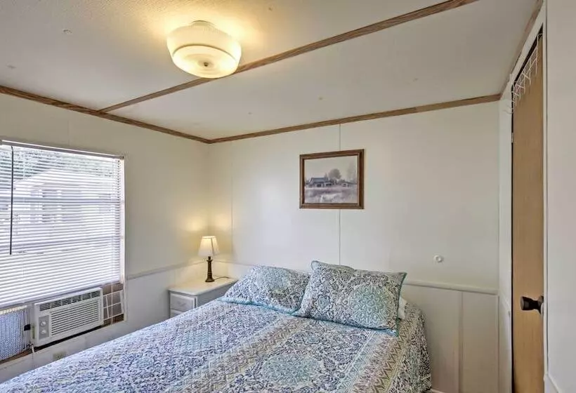 Quaint Silver Springs Cabin W/ Direct Lake Access!