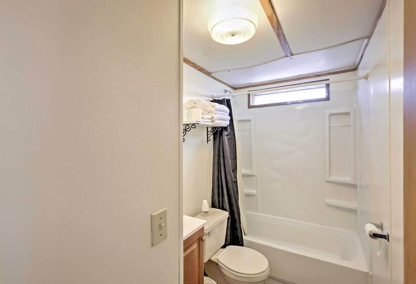 Quaint Silver Springs Cabin W/ Direct Lake Access!