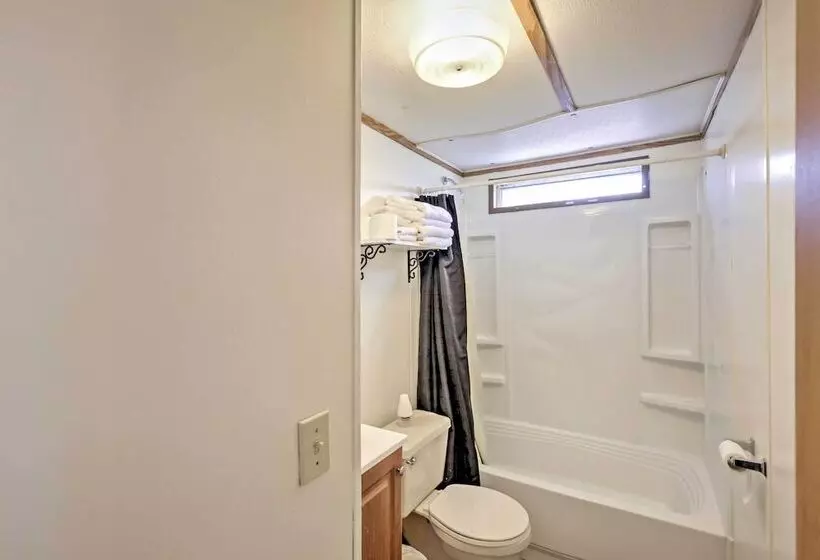 Quaint Silver Springs Cabin W/ Direct Lake Access!