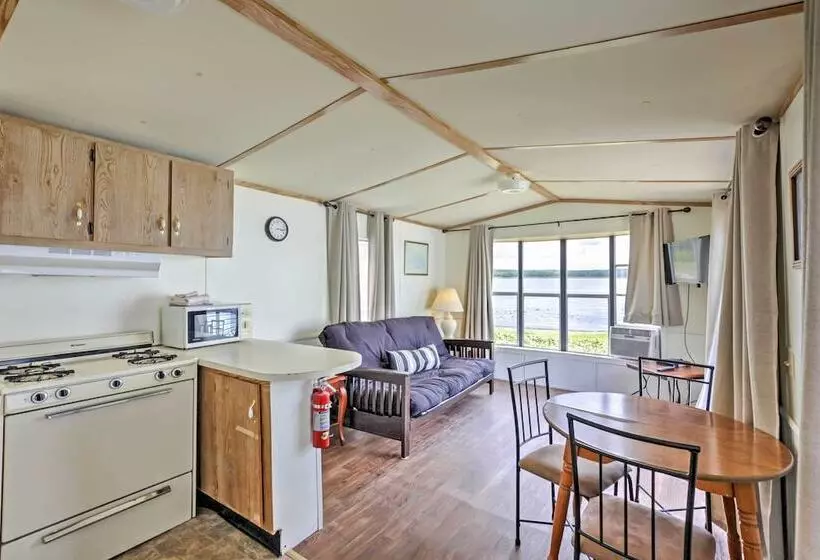 Quaint Silver Springs Cabin W/ Direct Lake Access!