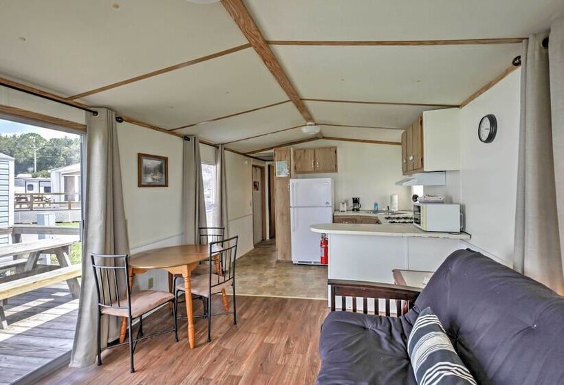 Quaint Silver Springs Cabin W/ Direct Lake Access!