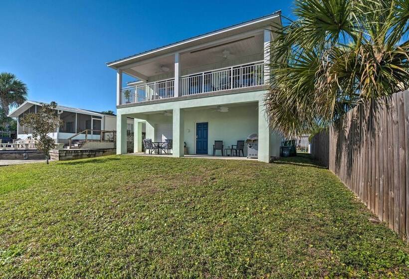 Riverfront Homosassa Retreat W/ Kayak & Boat Dock!