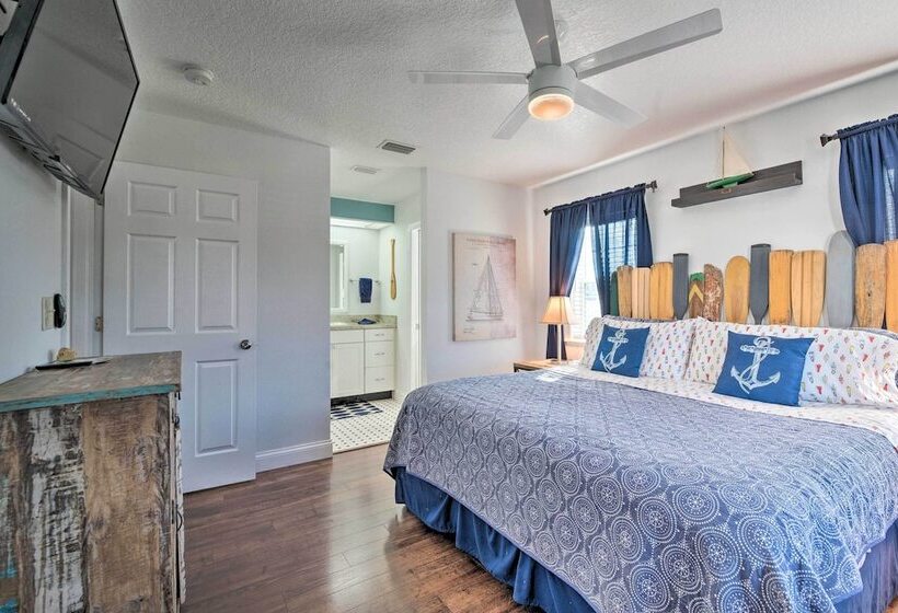 Riverfront Homosassa Retreat W/ Kayak & Boat Dock!