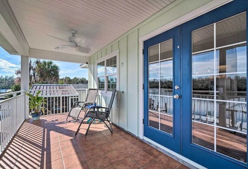 Riverfront Homosassa Retreat W/ Kayak & Boat Dock!