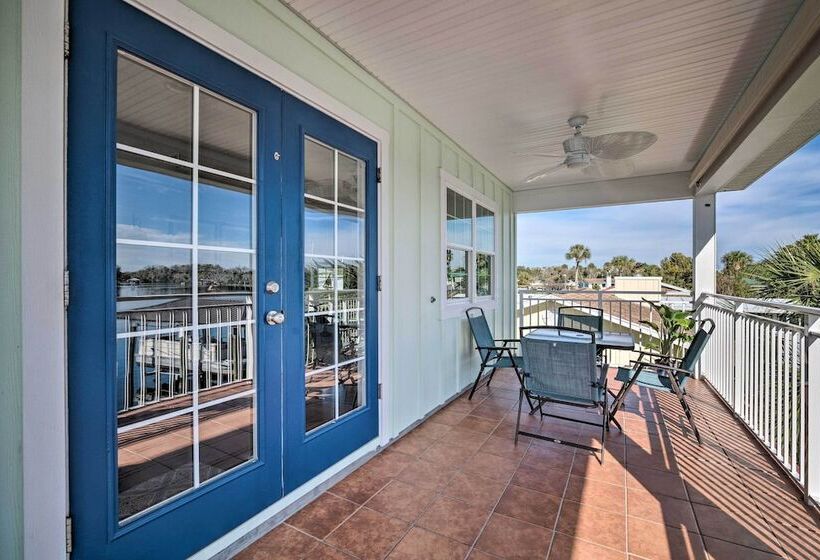 Riverfront Homosassa Retreat W/ Kayak & Boat Dock!