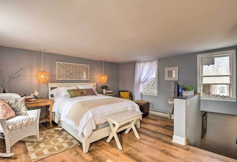 Secluded Lothian Farmhouse On 45 Acres W/ Fire Pit