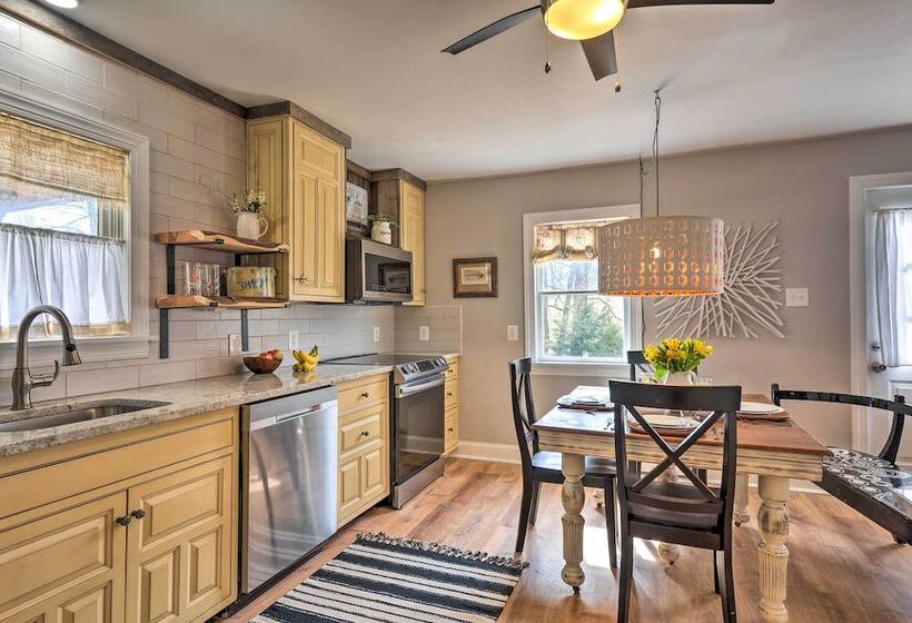 Secluded Lothian Farmhouse On 45 Acres W/ Fire Pit