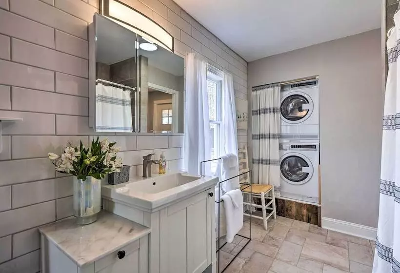 Secluded Lothian Farmhouse On 45 Acres W/ Fire Pit