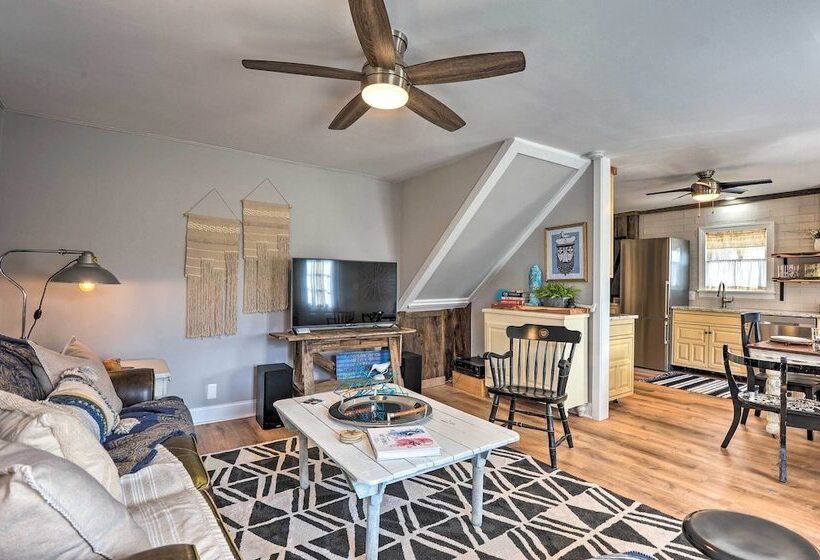 Secluded Lothian Farmhouse On 45 Acres W/ Fire Pit