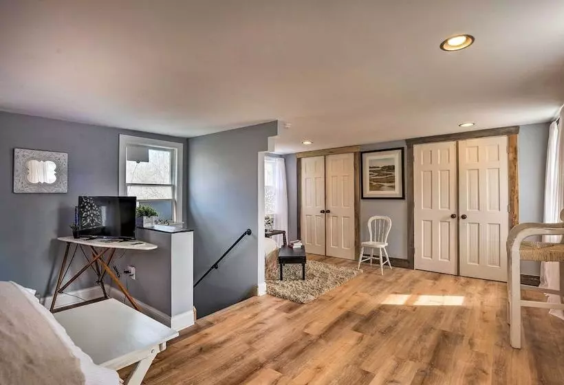 Secluded Lothian Farmhouse On 45 Acres W/ Fire Pit