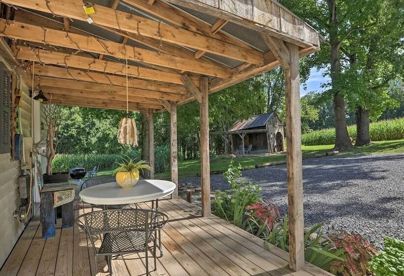 Secluded Lothian Farmhouse On 45 Acres W/ Fire Pit