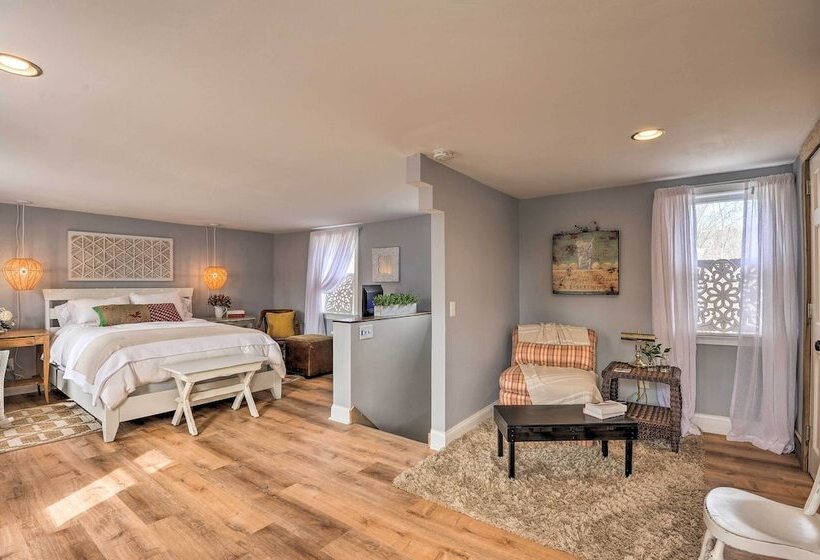 Secluded Lothian Farmhouse On 45 Acres W/ Fire Pit