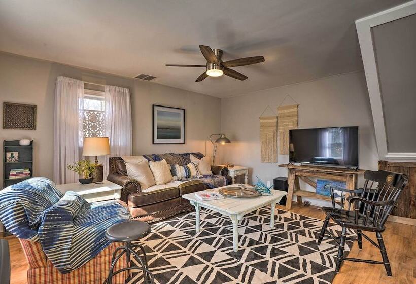 Secluded Lothian Farmhouse On 45 Acres W/ Fire Pit