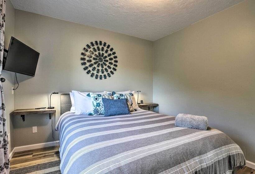 Secluded Palmer Home W/ Mountain Views!