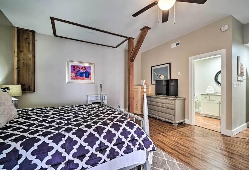 Spacious Sevierville Cabin: Private Hot Tub & Deck