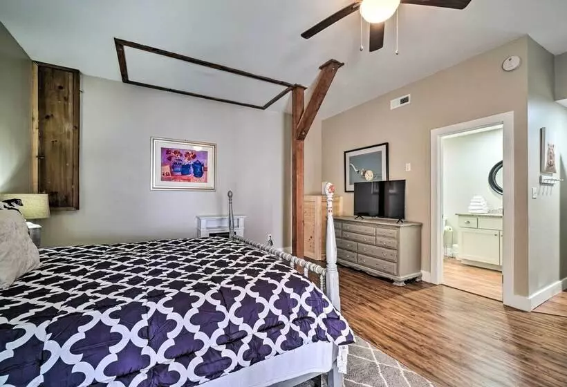 Spacious Sevierville Cabin: Private Hot Tub & Deck