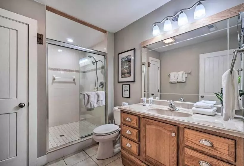 Spacious Sevierville Cabin: Private Hot Tub & Deck