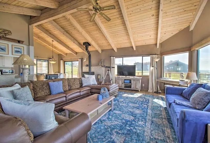 Spectacular Ocean View Retreat W/ Private Beach