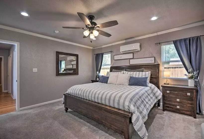 Stylish Home   Walk To Texas Tech University!