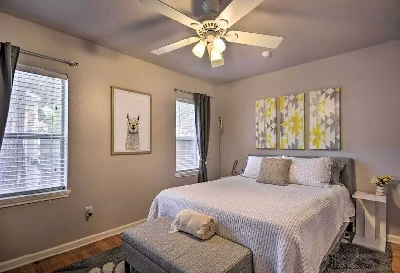 Stylish Home   Walk To Texas Tech University!