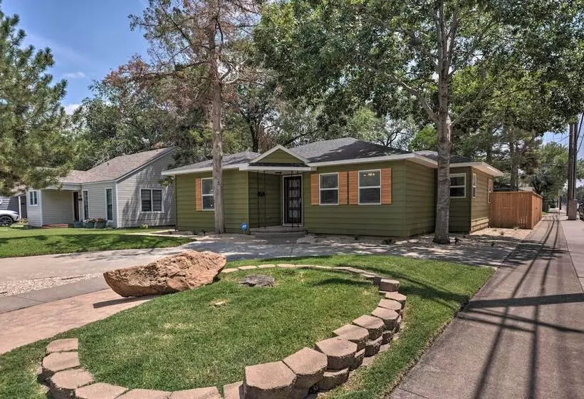 Stylish Home   Walk To Texas Tech University!