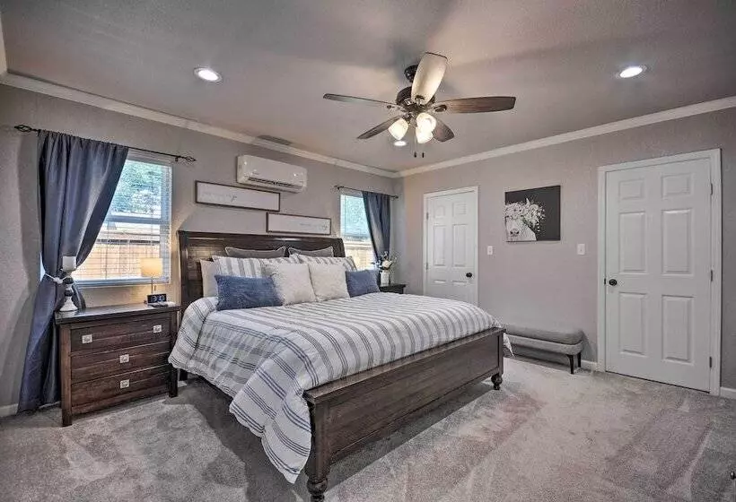 Stylish Home   Walk To Texas Tech University!