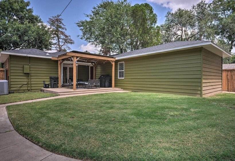 Stylish Home   Walk To Texas Tech University!