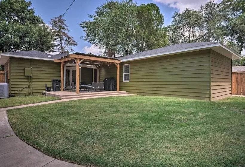 Stylish Home   Walk To Texas Tech University!