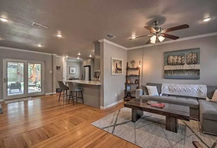 Stylish Home   Walk To Texas Tech University!