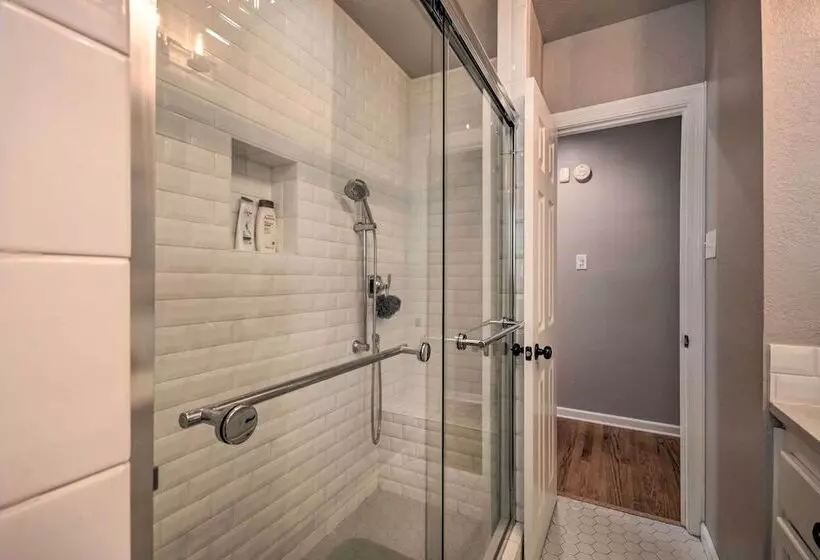 Stylish Home   Walk To Texas Tech University!