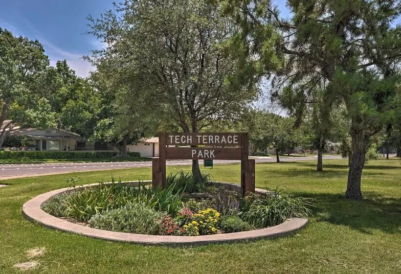 Stylish Home   Walk To Texas Tech University!