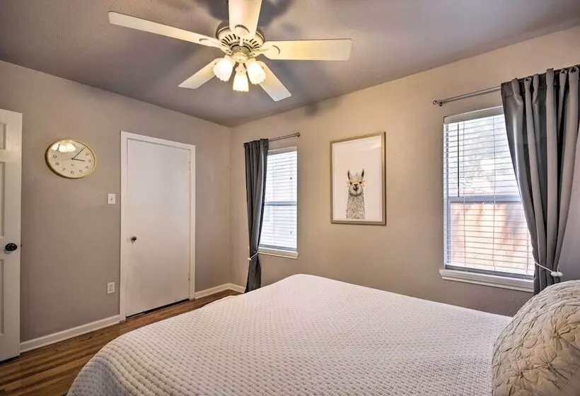 Stylish Home   Walk To Texas Tech University!