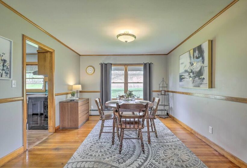 Tasteful Country Home On 5 Acres ~ 3 Mi To Lake!