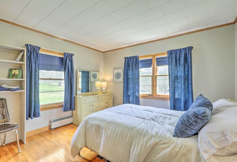 Tasteful Country Home On 5 Acres ~ 3 Mi To Lake!