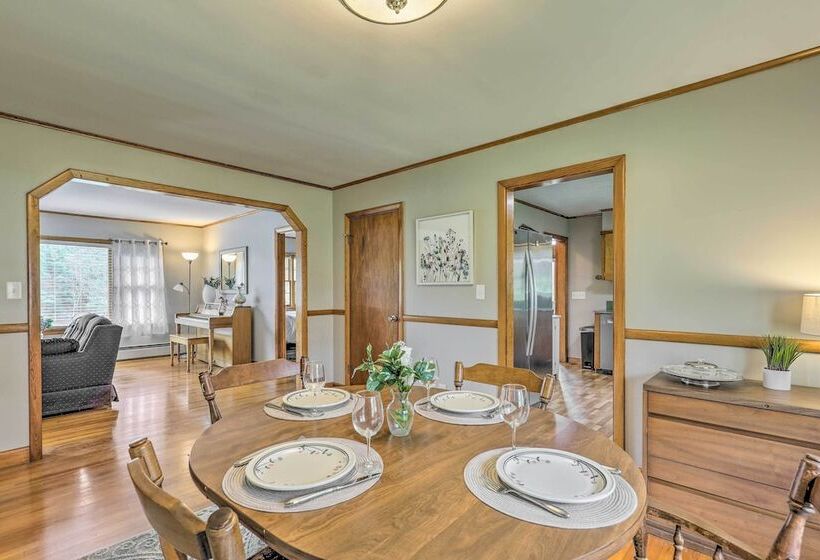 Tasteful Country Home On 5 Acres ~ 3 Mi To Lake!