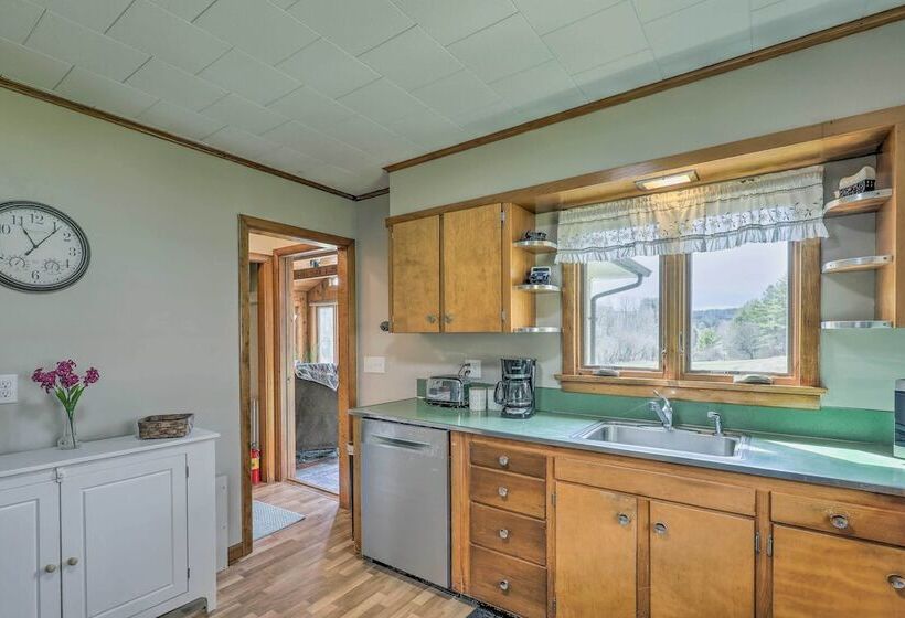 Tasteful Country Home On 5 Acres ~ 3 Mi To Lake!