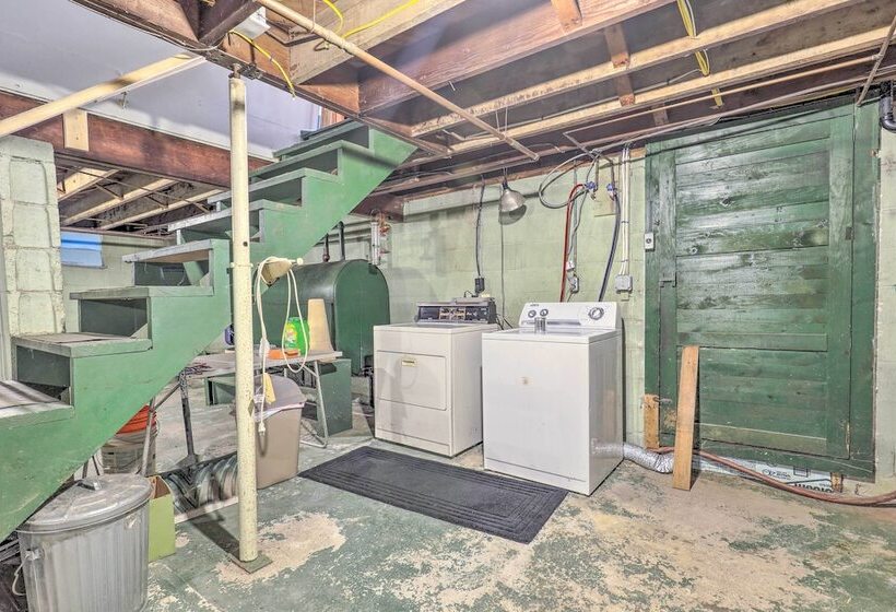 Tasteful Country Home On 5 Acres ~ 3 Mi To Lake!