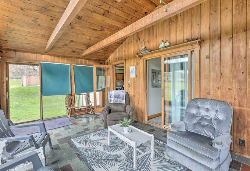 Tasteful Country Home On 5 Acres ~ 3 Mi To Lake!