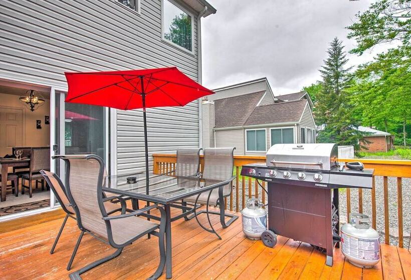 Jacuzzi & Resort Amenities: Tobyhanna Family Home!