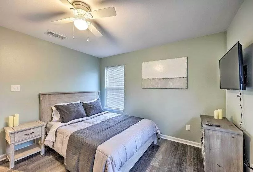 Tranquil Retreat W/ Dock On Lake Hamilton!
