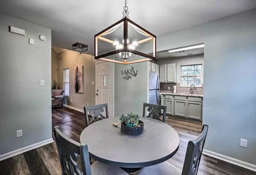 Tranquil Retreat W/ Dock On Lake Hamilton!
