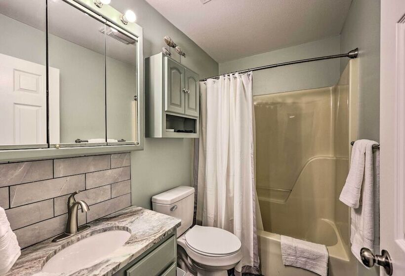 Tranquil Retreat W/ Dock On Lake Hamilton!