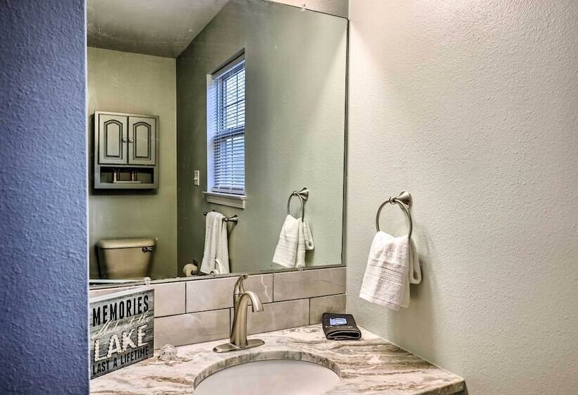 Tranquil Retreat W/ Dock On Lake Hamilton!