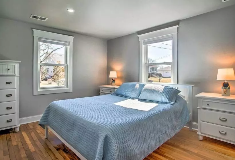 Updated Buzzards Bay Beach Cottage: Walk To Shore!