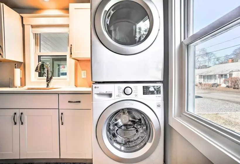 Updated Buzzards Bay Beach Cottage: Walk To Shore!